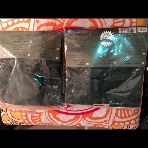 New 2 sets of 4 GREEN CLOTH  NAPKINS 8 TOTAL. - Picture 2 of 3